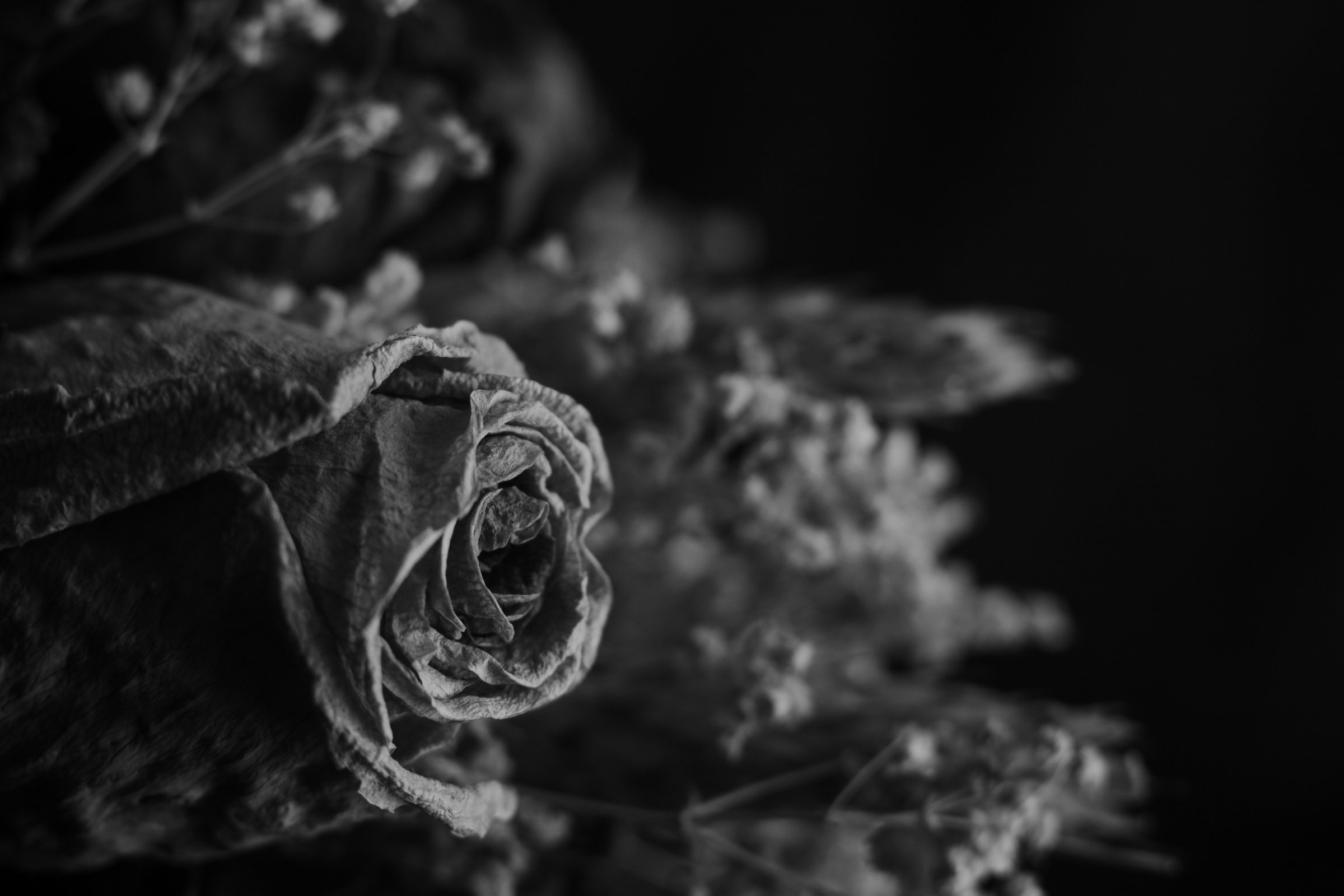 Dark wedding bouquet